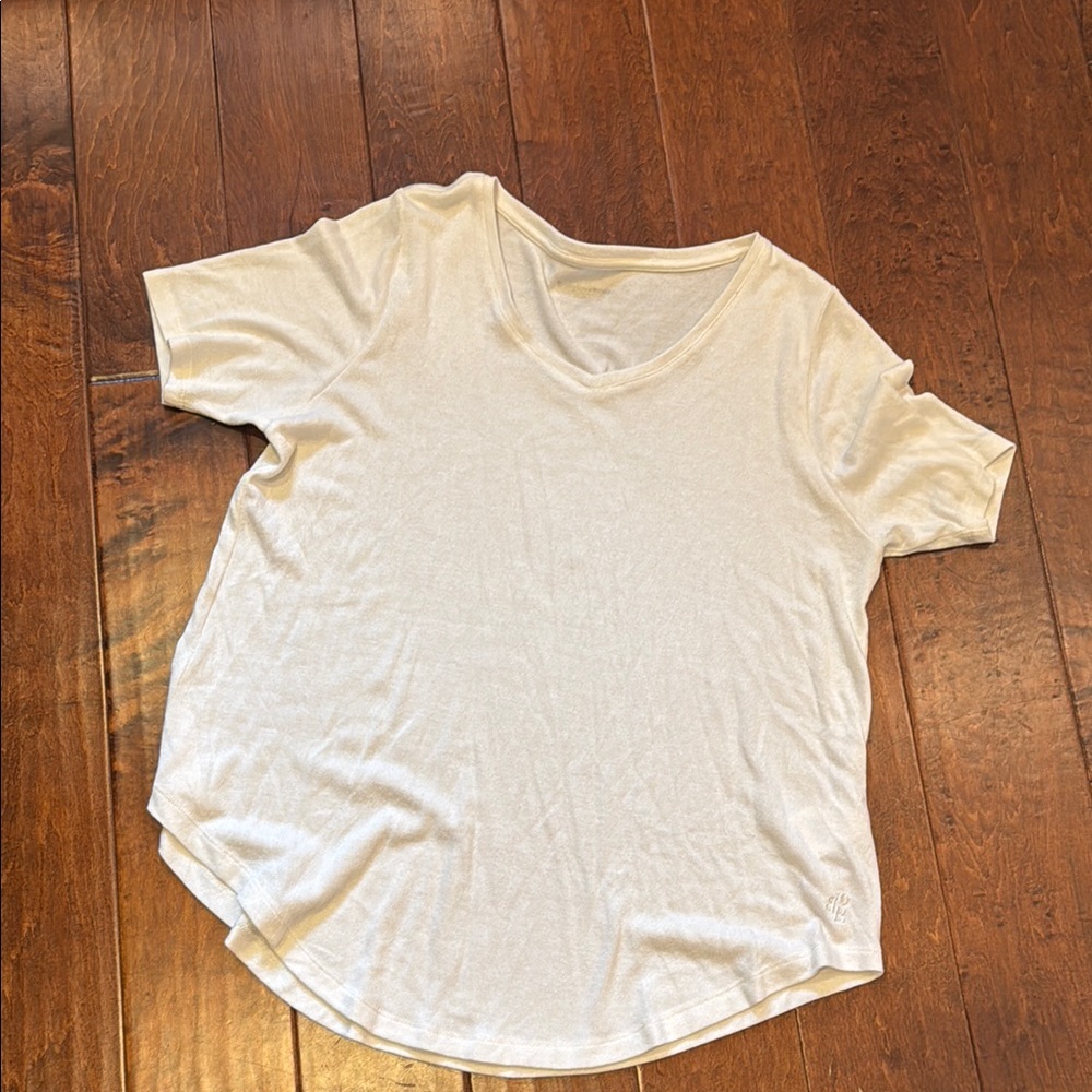 Body Love Basics Cream White V-Neck Top